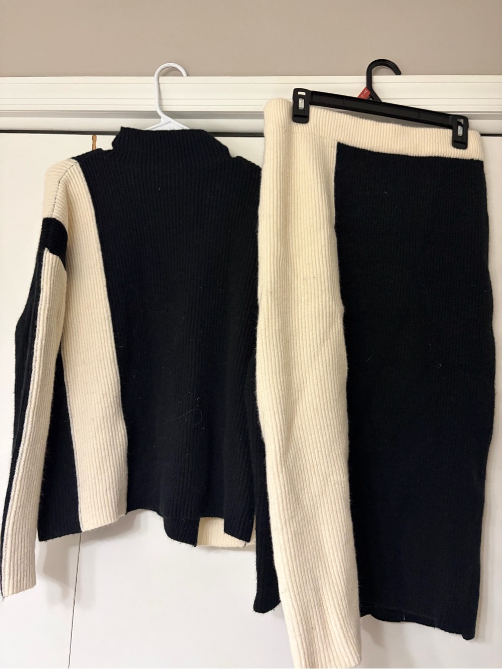 Commense Black & Cream Colorblock Ribbed Sweater Set - Picture 8 of 12
